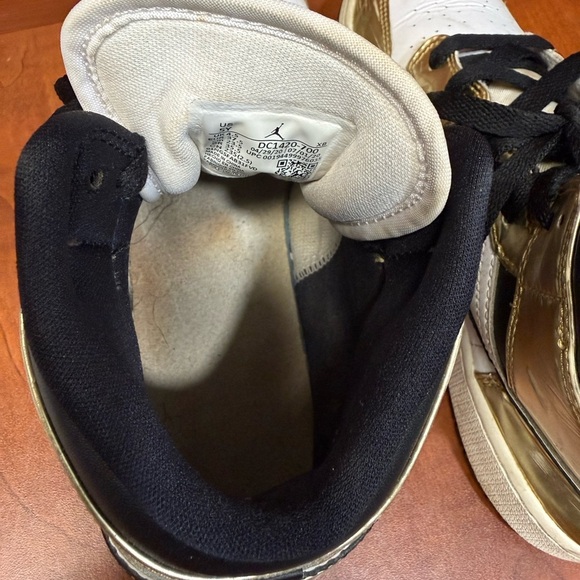 Jordan DC1420-700 Sneakers - Picture 6 of 15